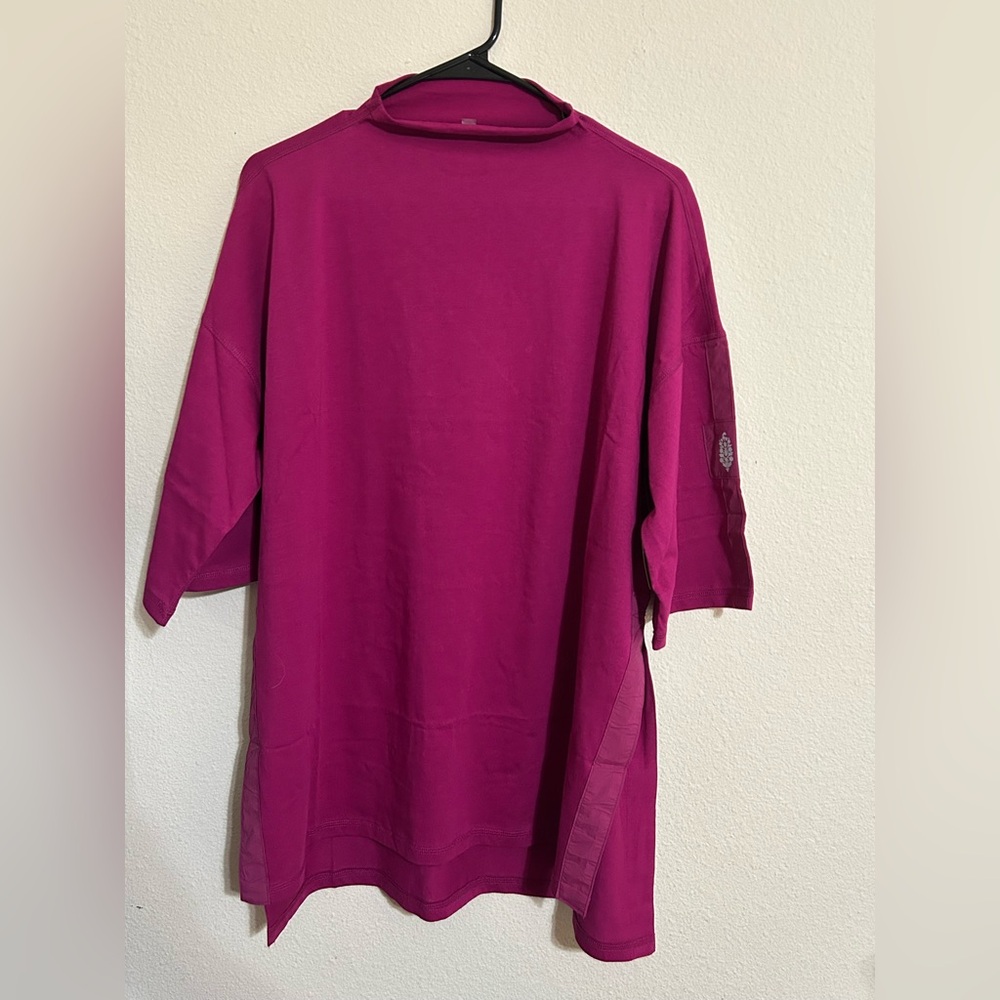 Free People Movement Throw Over Tunic. Color Berry Blitz. - Picture 4 of 11